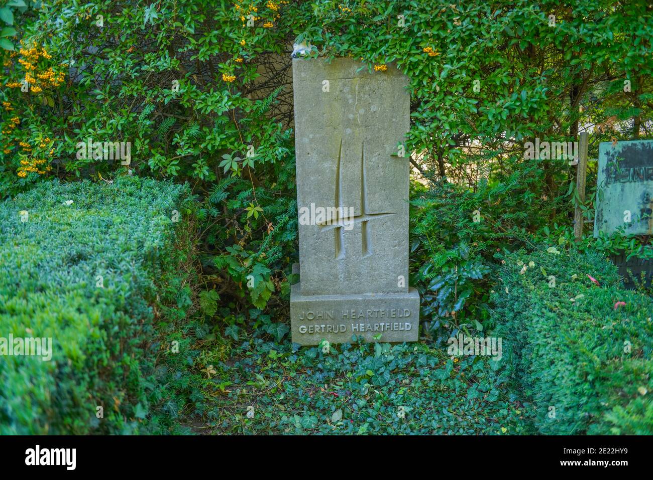 Grab, John Heartfield, Dorotheenstaedtischer Friedhof, Chausseestrasse, Mitte, Berlin, Deutschland Stockfoto