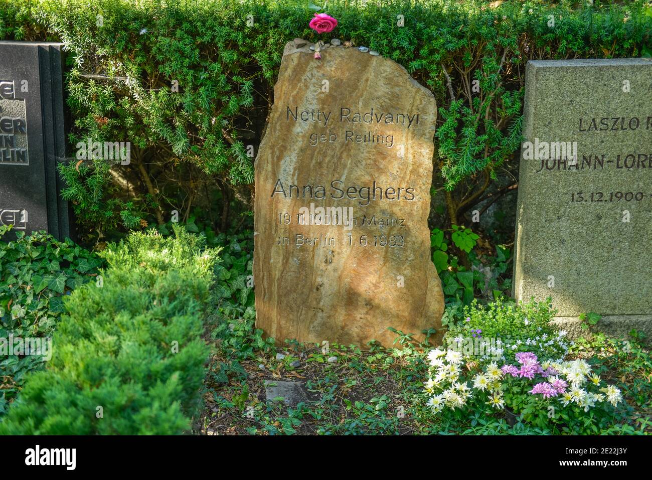 Grab, Anna Seghers, Dorotheenstaedtischer Friedhof, Chausseestrasse, Mitte, Berlin, Deutschland Stockfoto