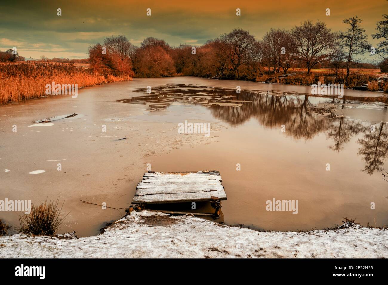 Sankey Valley Park ist ein Landschaftspark in Warrington. Der lineare Park folgt einem Abschnitt des St. Helens Canal und Sankey Brook. Ein asphaltierte Fußweg verläuft Stockfoto