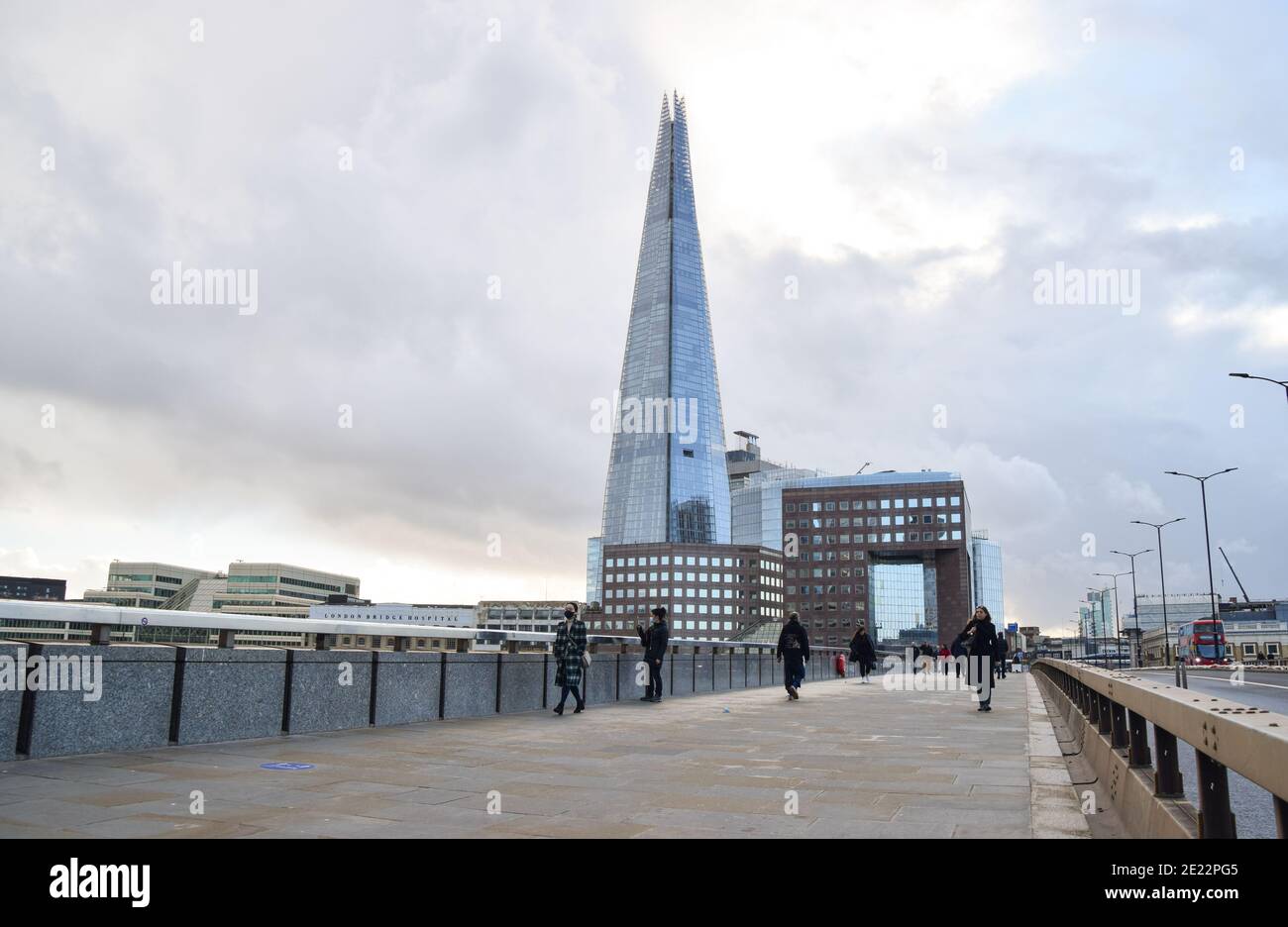 London Bridge und The Shard Building, Tagesansicht. London, Großbritannien. Stockfoto