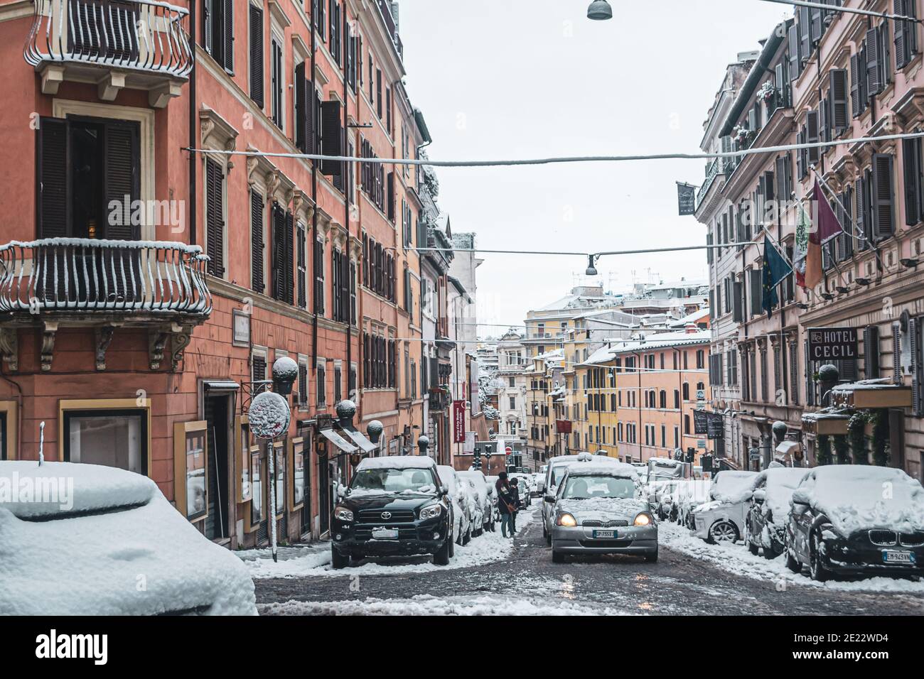 Rom, Italien - 26. Februar 2018: Via Sistina. Rom unter dem Schnee. Anormaler Schnee fällt in Rom. Schnee auf Rom zum ersten Mal seit sechs Jahren Stockfoto