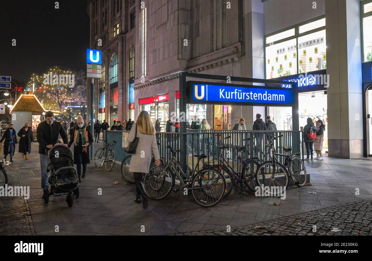 Weihnachts-Shopping auf dem Kudamm am 12.12.2020 Charlottenburg, Berlin, Deutschland Stockfoto