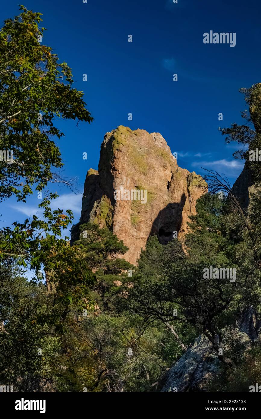 Dramatische Chiricahua Berge vom Cave Creek Canyon im Coronado National Forest, Arizona, USA Stockfoto