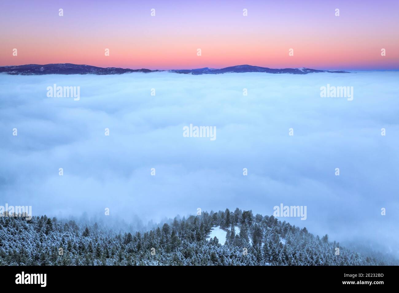 Nebel über dem helena Tal im Winter vom Mount helena Stadtpark in helena, montana aus gesehen Stockfoto