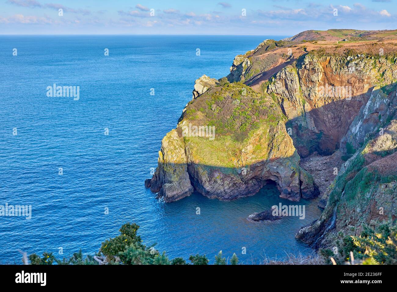 Bild der Nordküste von Jersey Kanalinseln, an einem Wintertag. Stockfoto