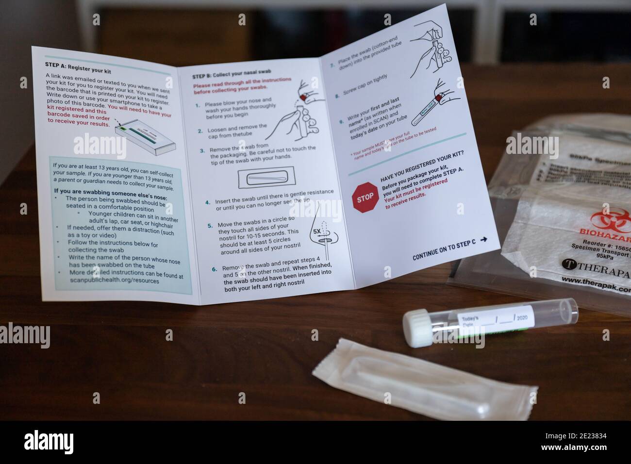 Anweisungen für COVID-19 AT-Home Testkit Stockfoto