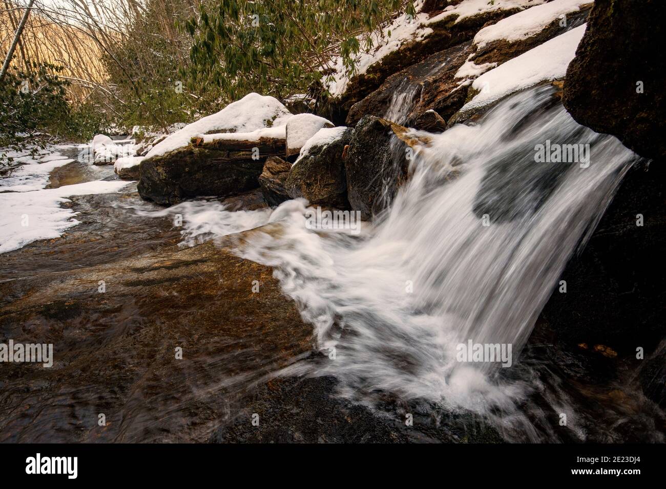 Cascade on Raven Rock Falls - Lake Toxaway, in der Nähe von Brevard, North Carolina, USA Stockfoto