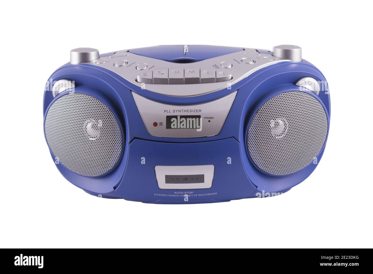 Altes blaues Stereo-Radio mit Kassettendeck, Radio und cd auf weißem Hintergrund Stockfoto