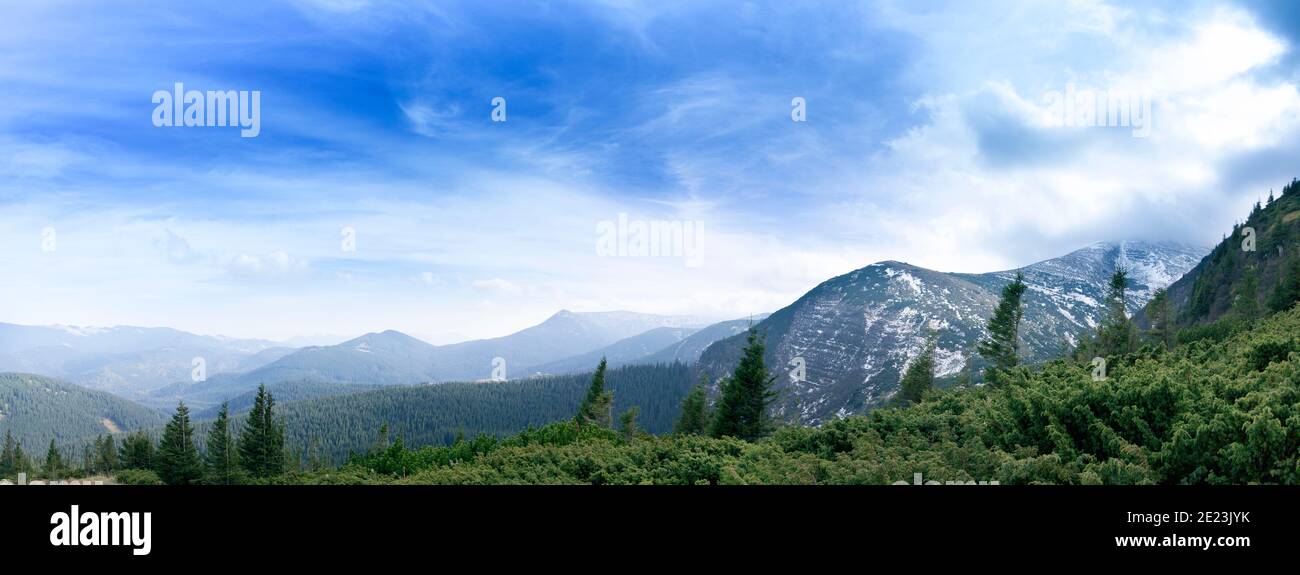 Nebel auf dem Berg Hoverla. Panorama. Stockfoto