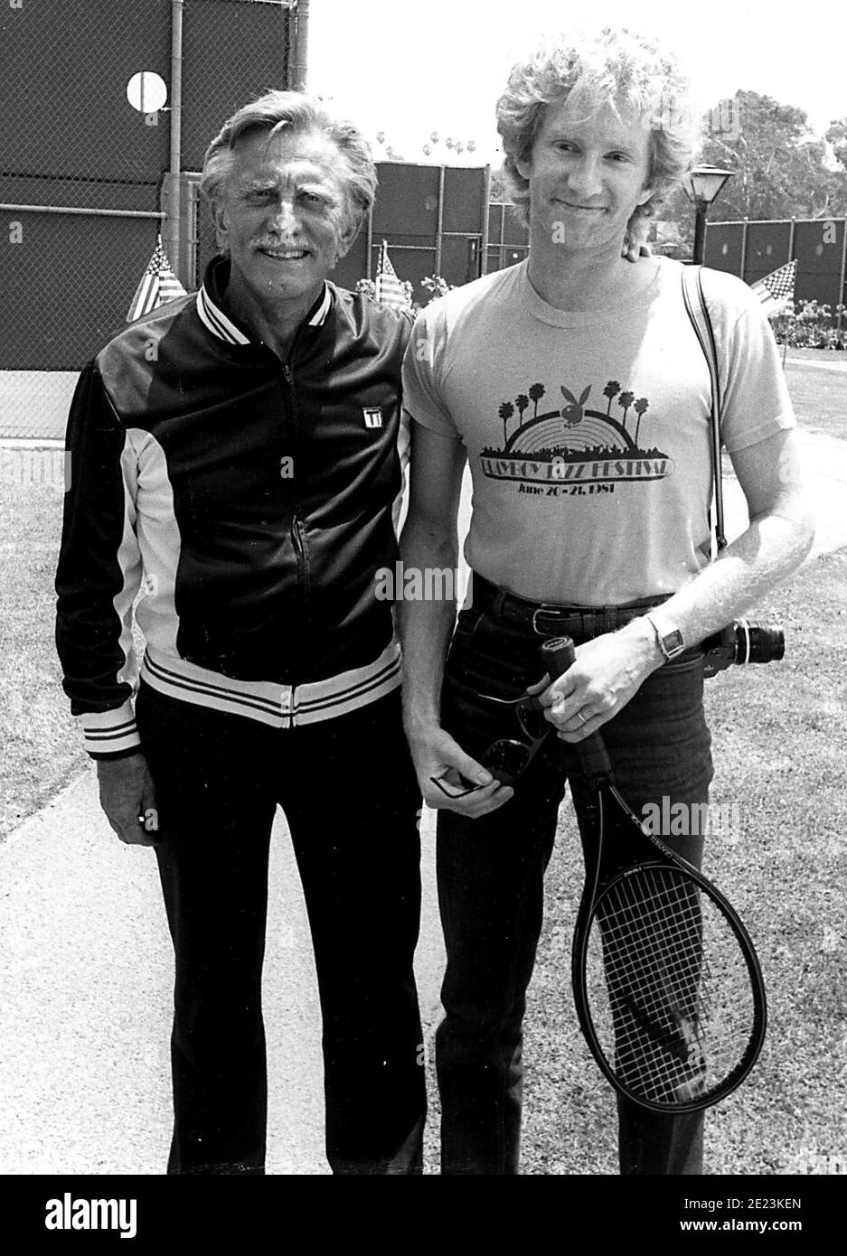 Kirk Douglas und Son Peter Douglas 1982 Quelle: Ralph Dominguez/MediaPunch Stockfoto