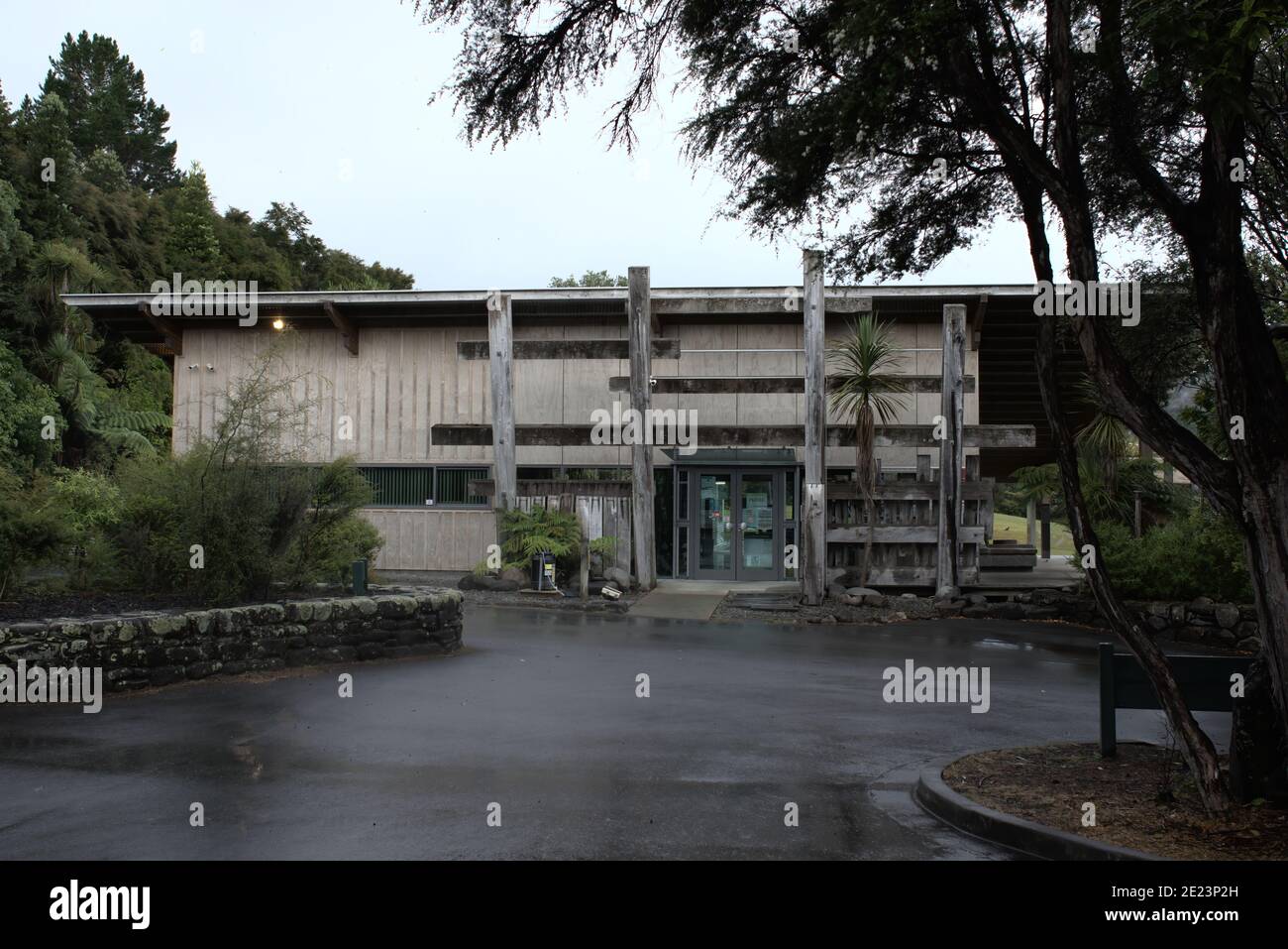 Gebäude des Kauaeranga Visitor Centre am Pinnacles Walk Stockfoto