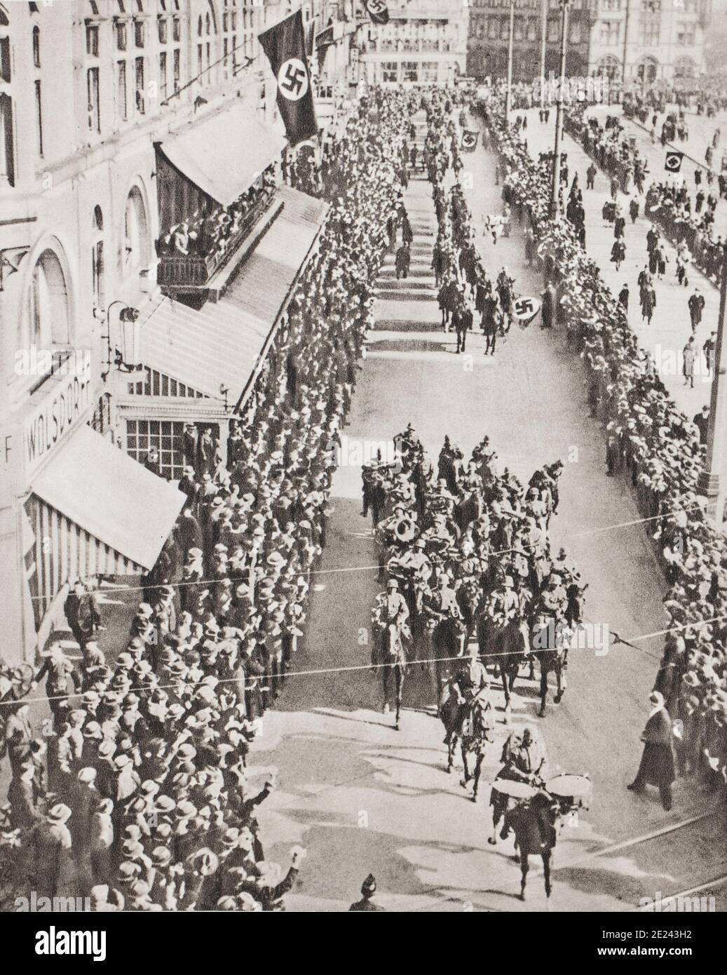 Die Remilitarisierung des Rheinlandes (Deutsch: rheinlandbesetzung) durch die deutsche Armee begann am 7. März 1936 beim Deutschen militärischen Kräfte der Rechten eingegeben Stockfoto