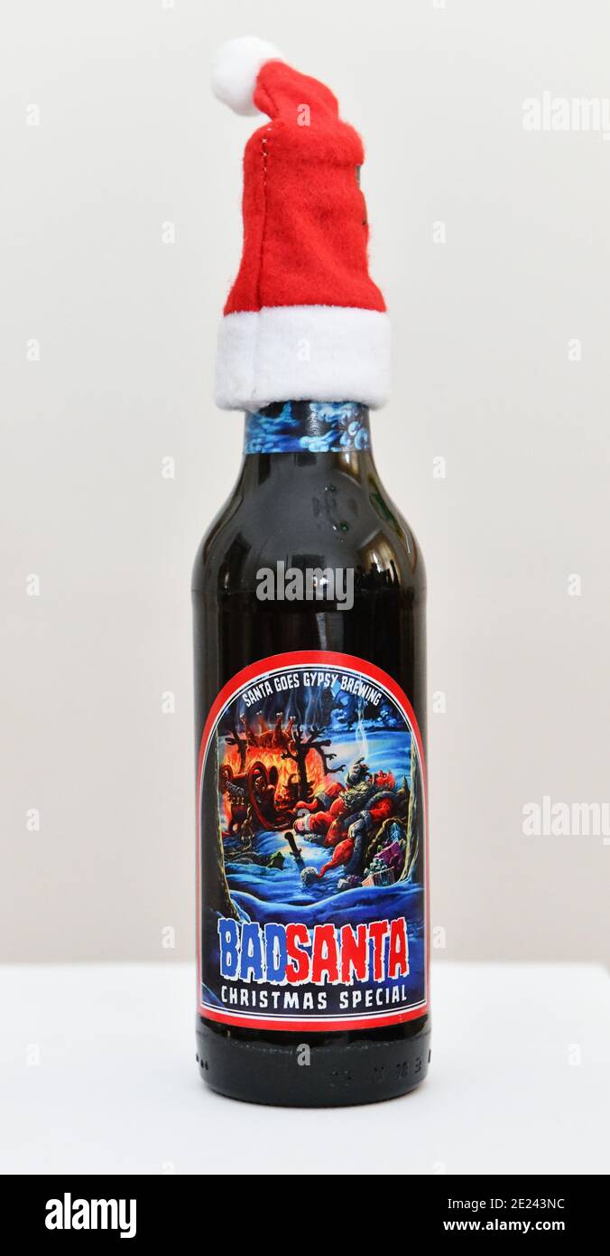 Bierflasche Bad Santa Weihnachtsangebot Stockfoto