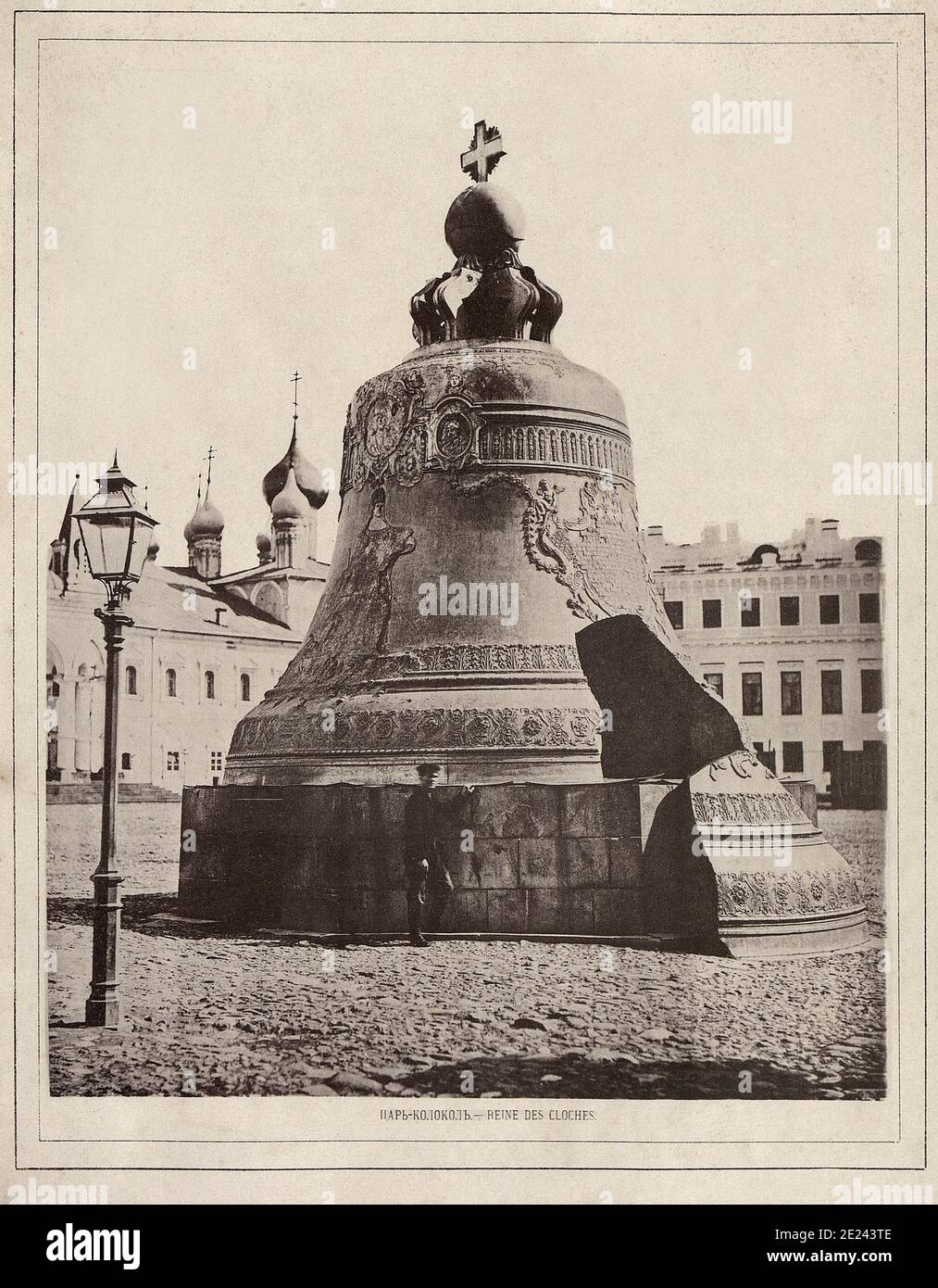 Die zarenglocke (ZAR-kolokol), auch als Tsarsky Kolokol, Zar Kolokol III oder Royal Bell, bekannt ist ein 6.14 m (20.1 ft) hoch, 6,6-Meter (22 ft) di Stockfoto
