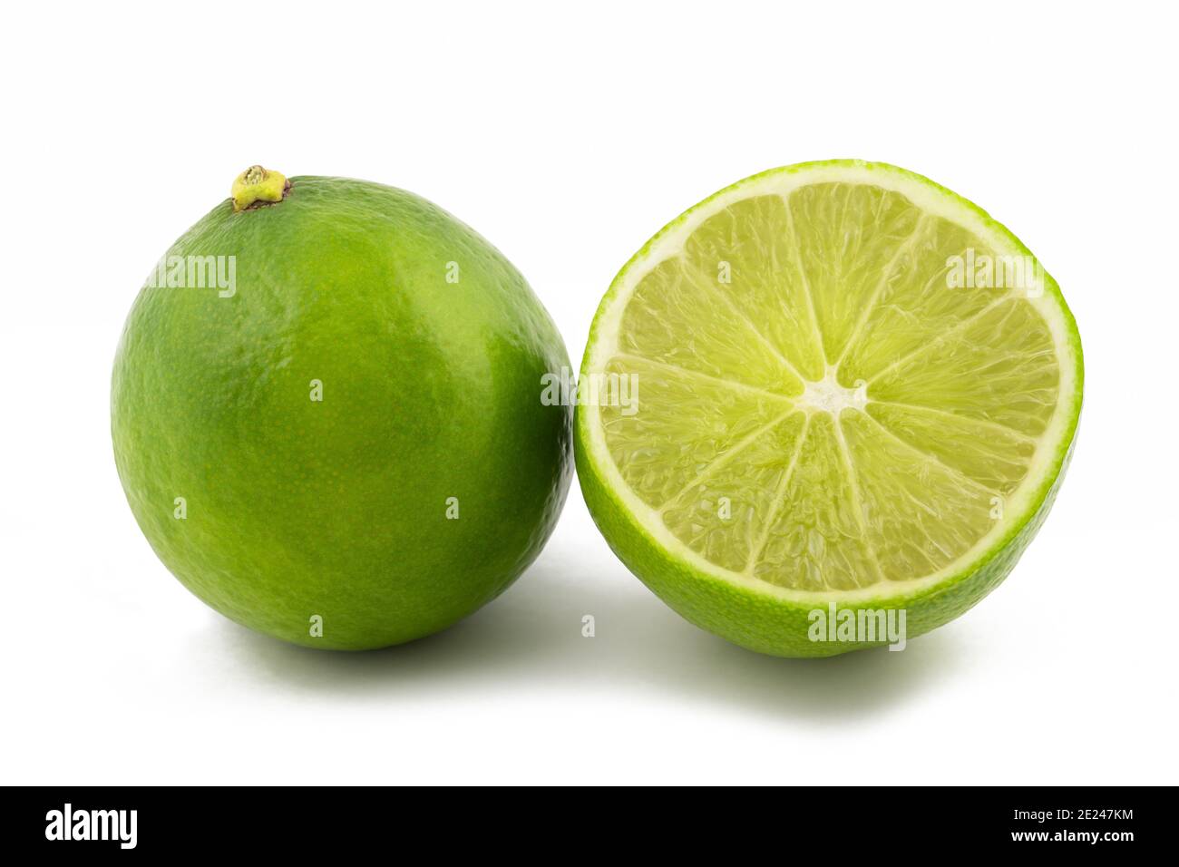 Kalk, isoliert auf weißem Hintergrund Stockfoto