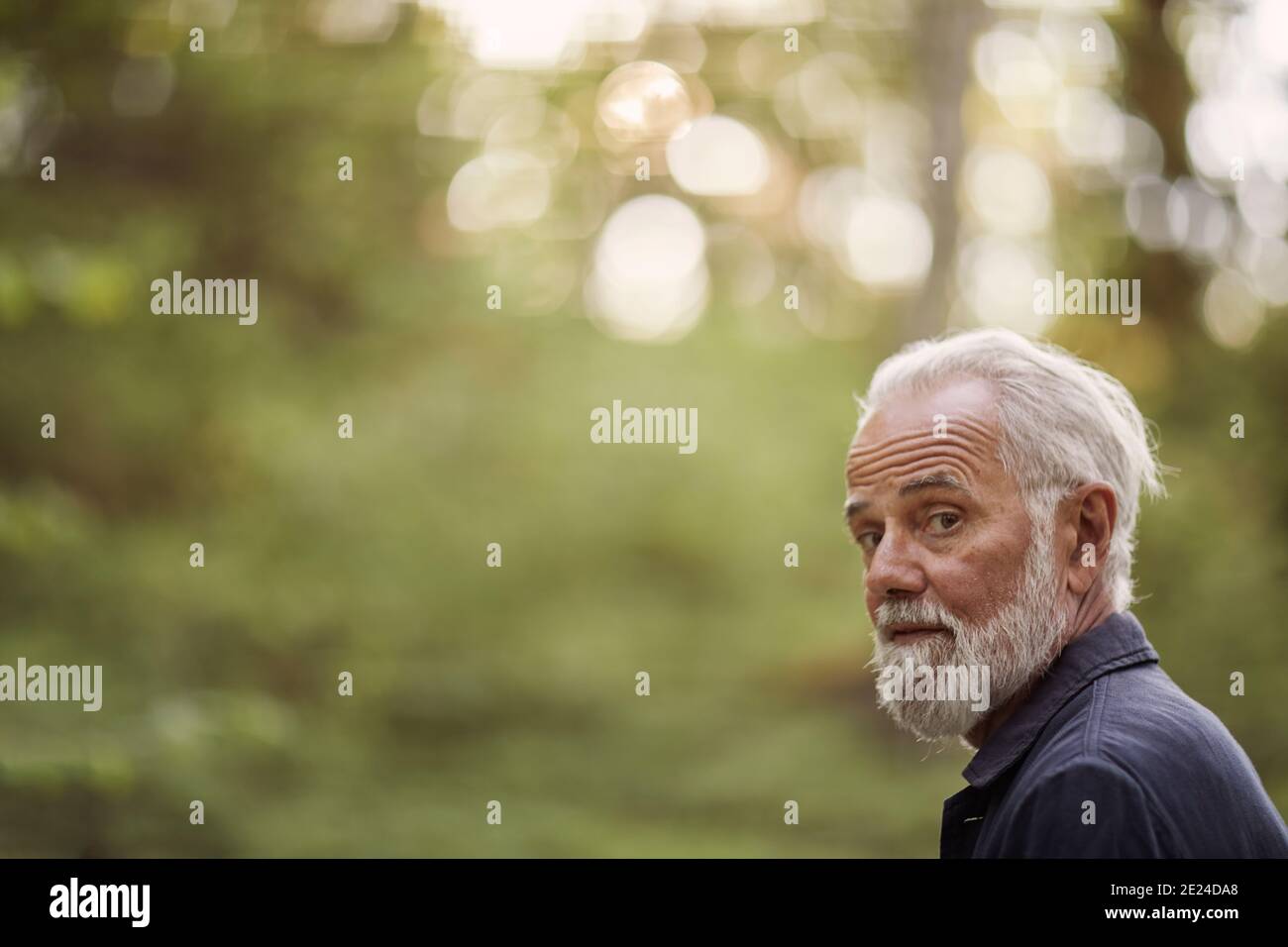 Senior woman Blick in die Kamera Stockfoto