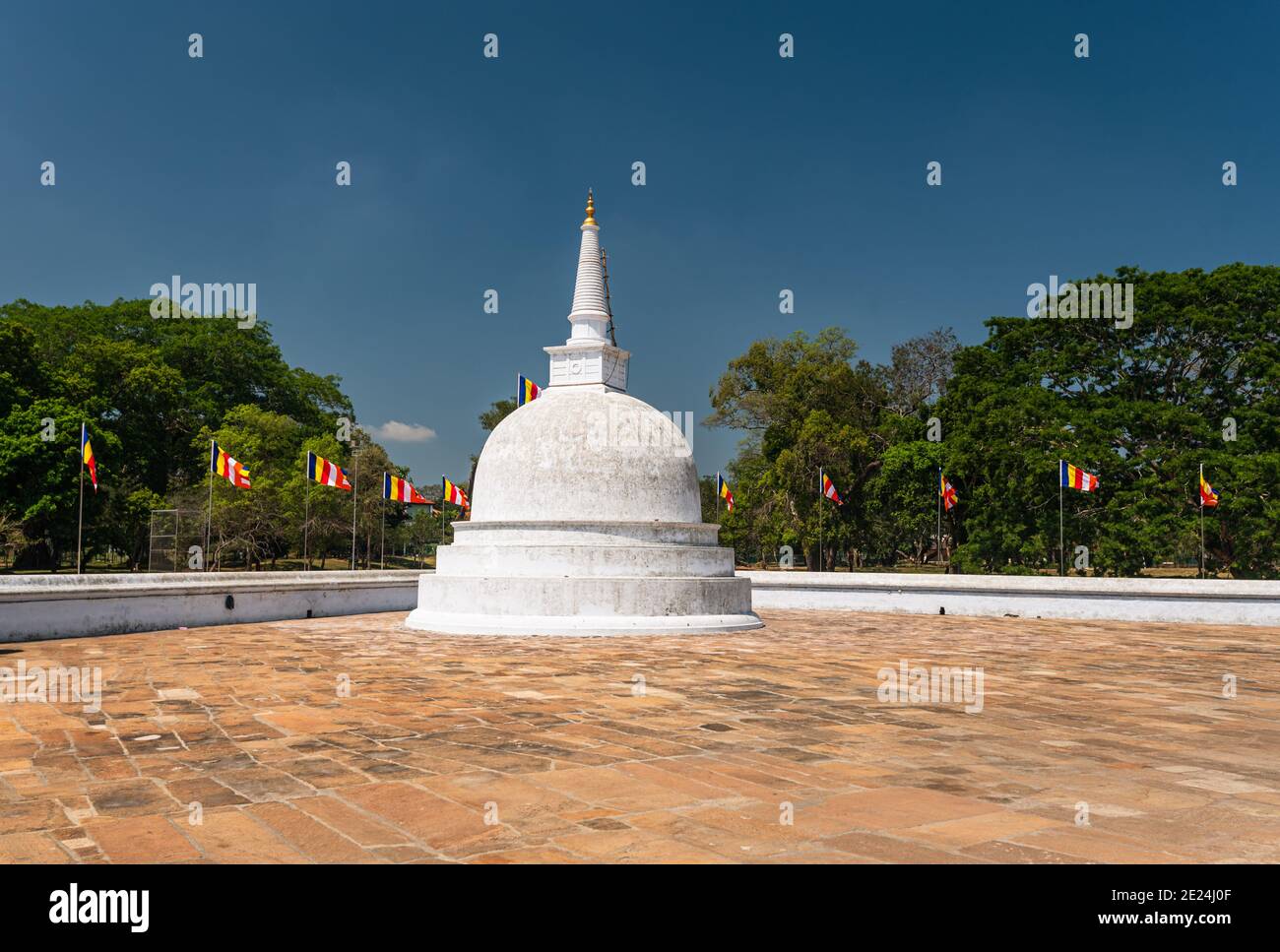 Ruwanwelisaya-Stupa in die Heilige Stadt Anuradhapura in Sri Lanka Stockfoto