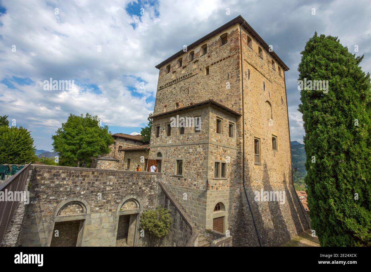 BOBBIO, ITALIEN, 20. AUGUST 2020 - Burg Malaspina in Bobbio, Provinz Piacenza, Emilia Romagna, Italien Stockfoto