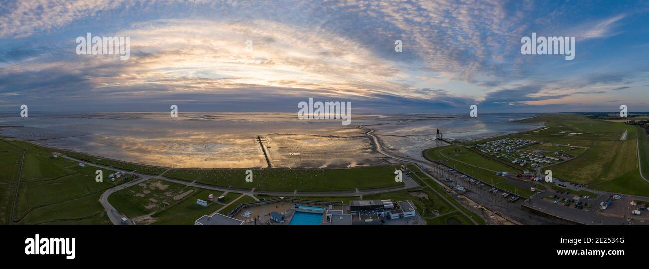 Drohnenansicht, Wattenmeer mit Leuchtturm Obereversand, Dorum-Neufeld, Niedersachsen, Deutschland, Europa Stockfoto