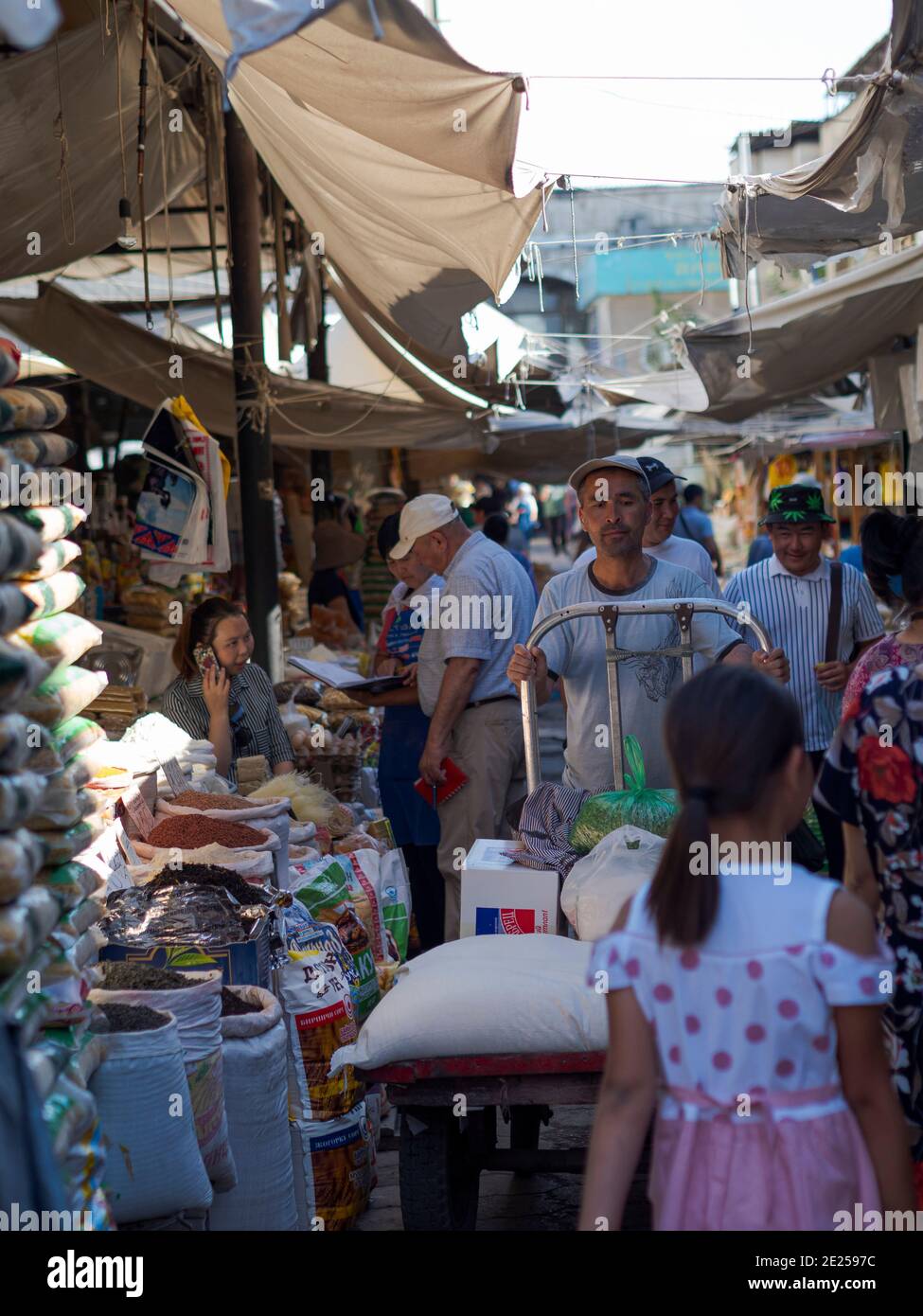 Osch-Bazaar. Die Hauptstadt Bischkek . Asien, Zentralasien, Kirgisistan Stockfoto