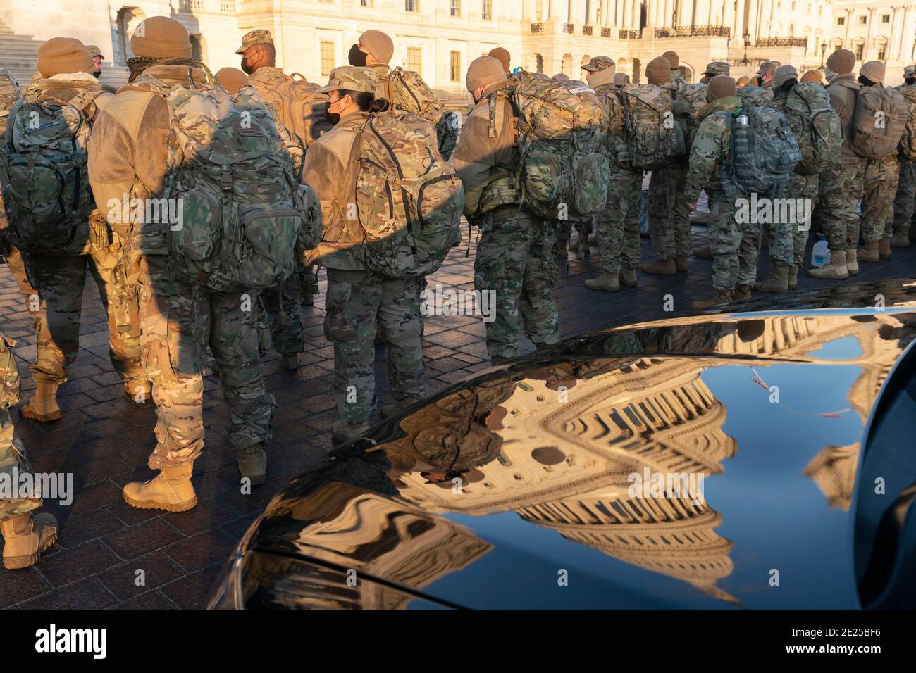 Washington DC- Mitglieder der Nationalgarde versammeln sich auf dem Capitol Hill. Foto: Chris Kleponis/Sipa, USA. Januar 2021. Quelle: SIPA USA/Alamy Live News Stockfoto