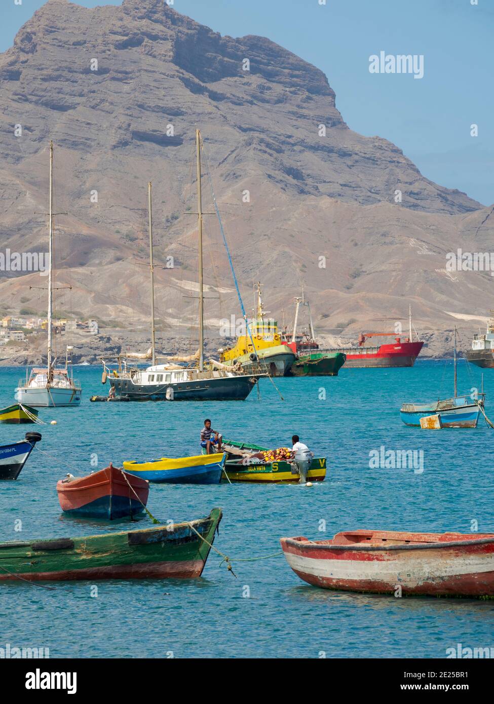 Der Hafen. Stadt Mindelo, ein Seehafen auf der Insel Sao Vicente, Kap Verde im äquatorialatlantik. Afrika, April Stockfoto