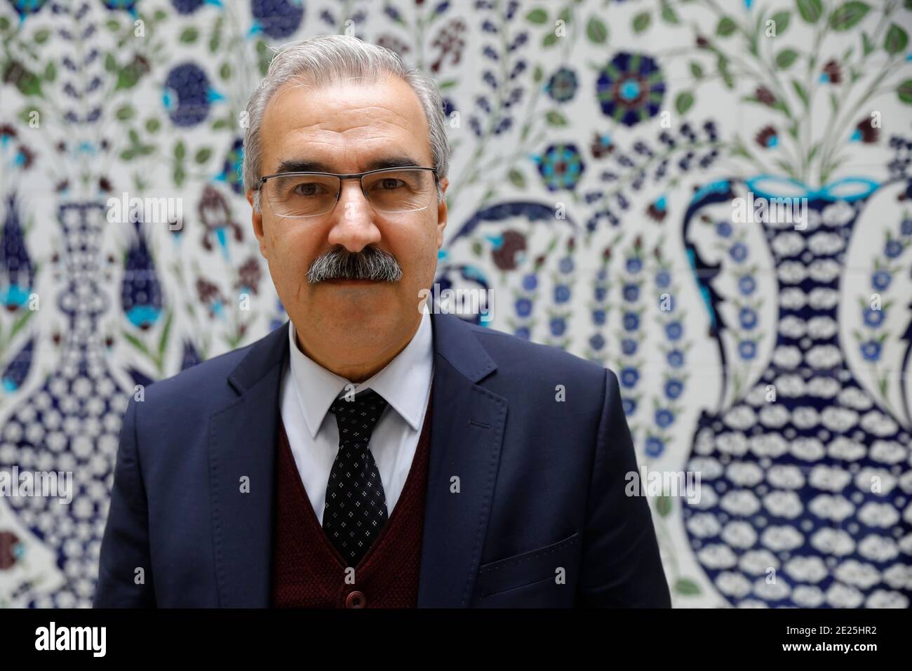 Dr. Ahmed Bakcan, Leiter des Yunus Emre Instituts in Paris, Frankreich Stockfoto