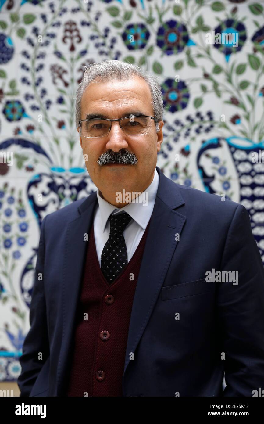 Dr. Ahmed Bakcan, Leiter des Yunus Emre Instituts in Paris, Frankreich Stockfoto