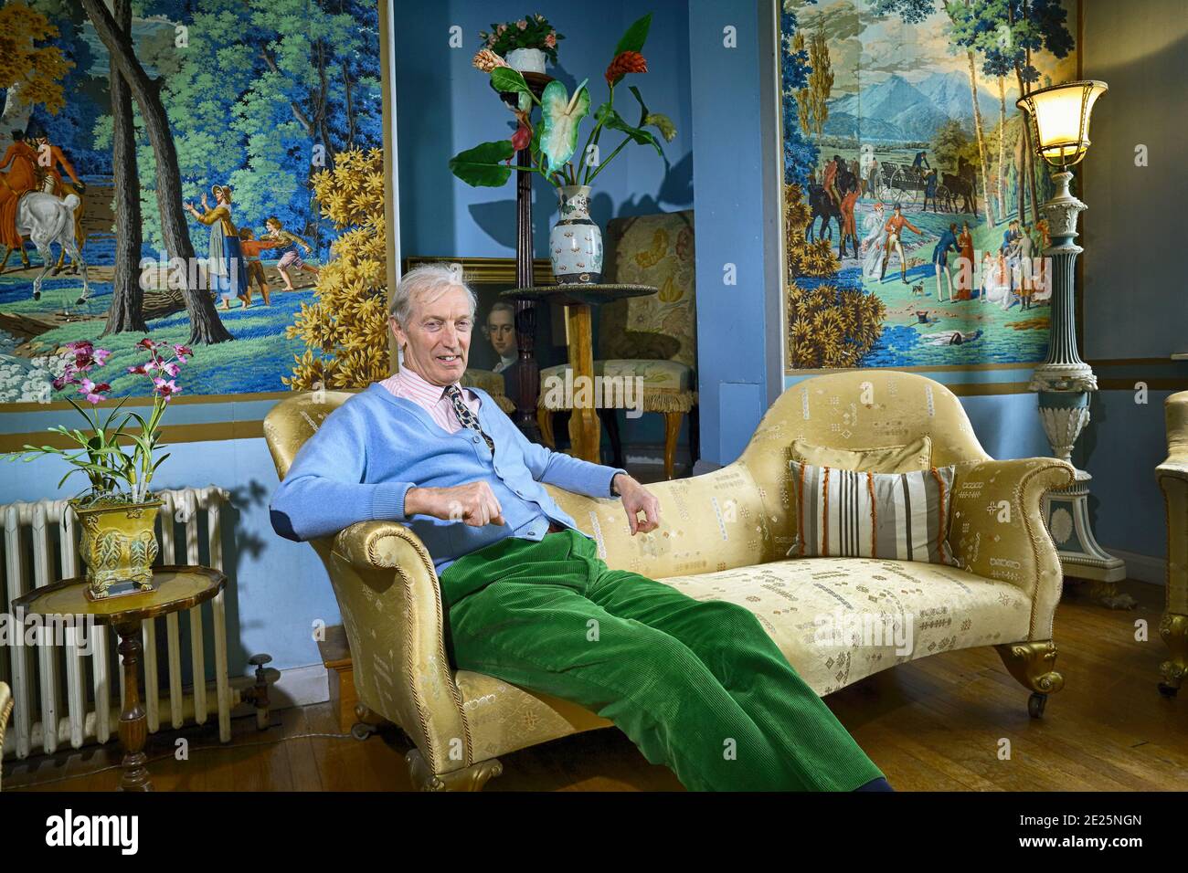 Hon. John Rous in seinem Clovelly Court Landhaus in Clovelly, Devon. Stockfoto