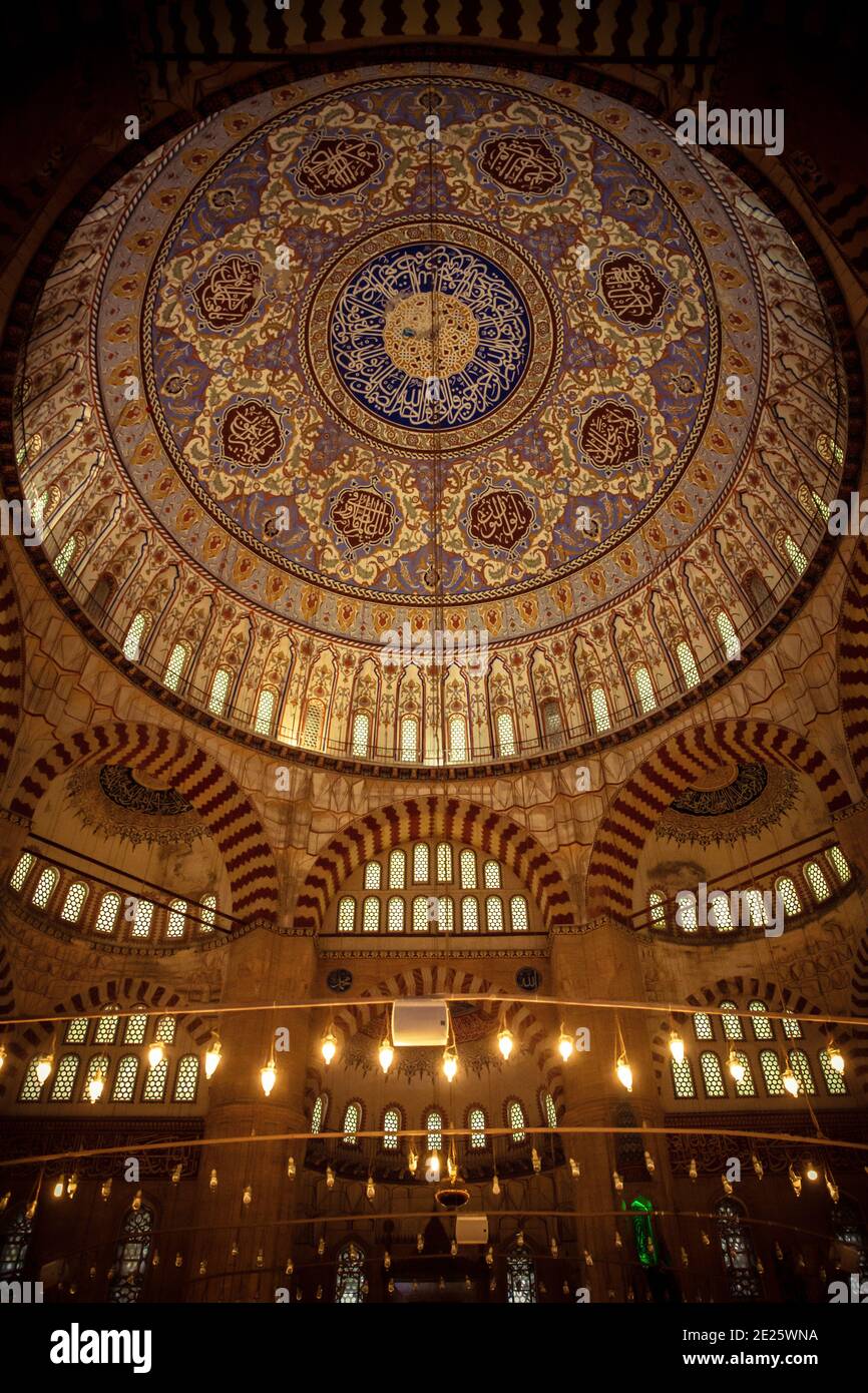 Edirne / Türkei, Mai 14 2019: Die wunderschöne Kuppel der Selimiye Moschee, die vom berühmten kaiserlichen Architekten Mimar Sinan erbaut und von der Ott in Auftrag gegeben wurde Stockfoto