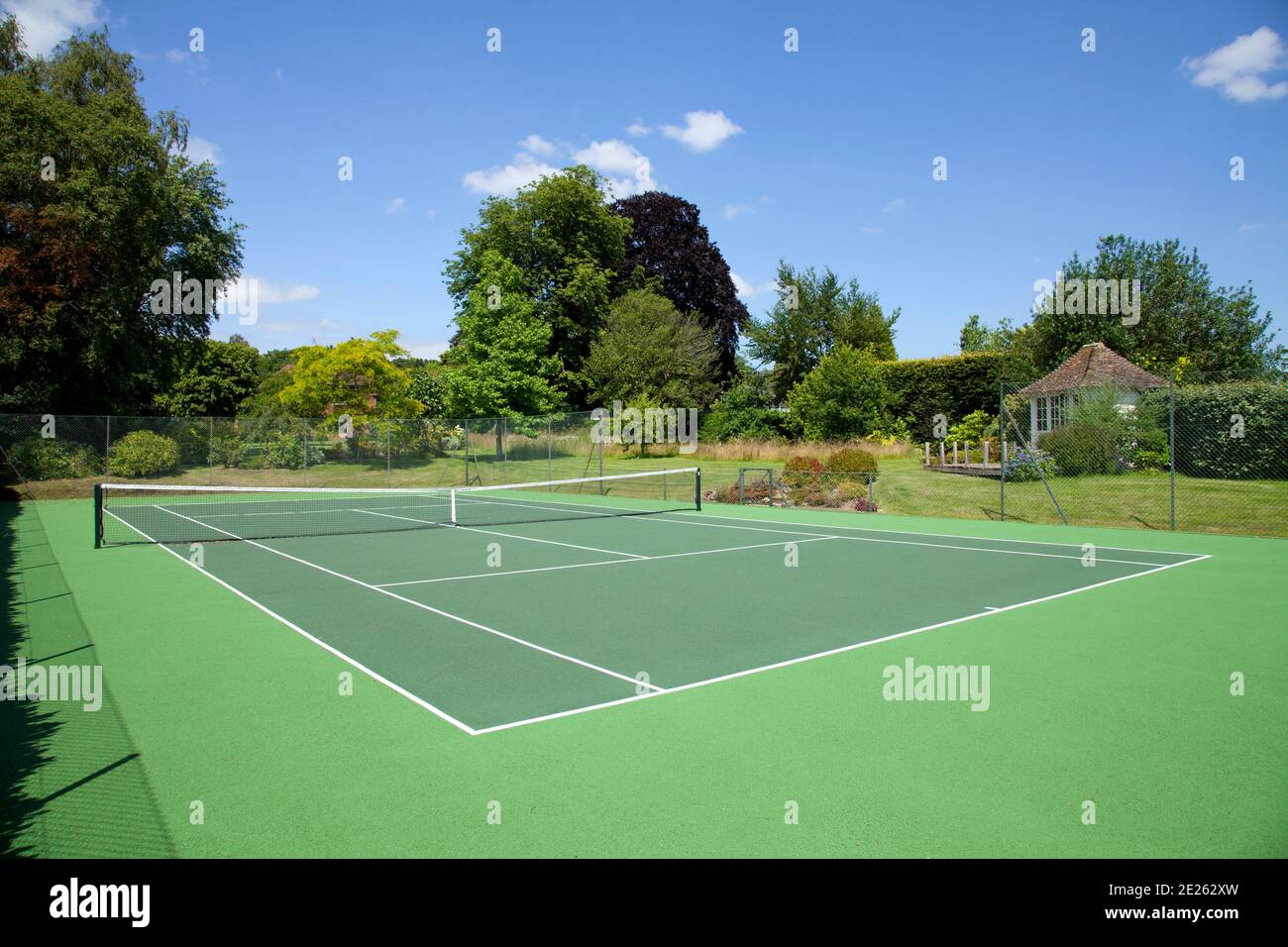 Privater Tennisplatz Stockfoto
