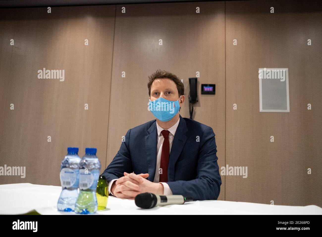 Clement Beaune, Staatssekretär für europäische Angelegenheiten beim Minister für Europa und auswärtige Angelegenheiten Frankreichs, hielt ein Briefing mit über Stockfoto