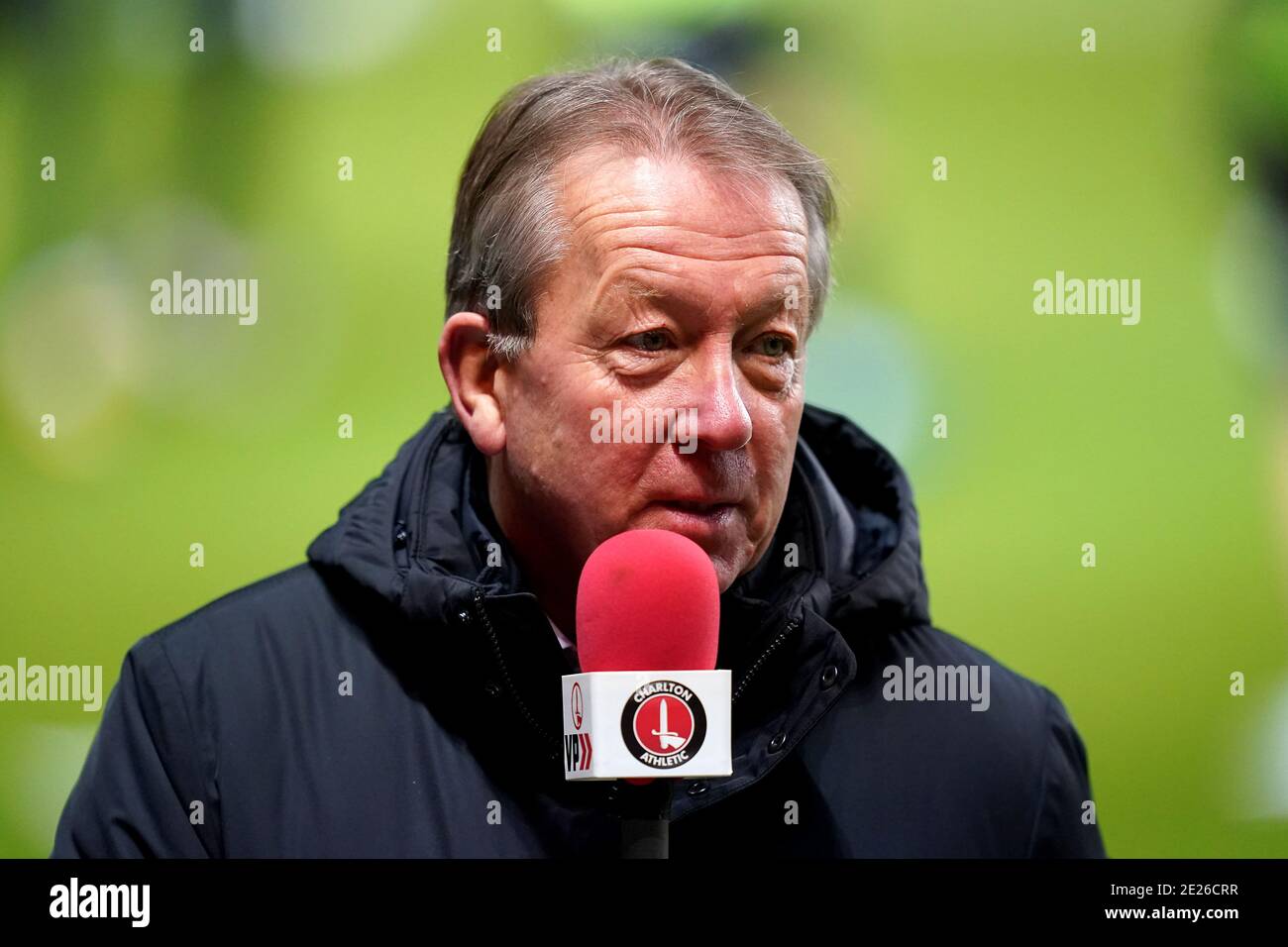 Der ehemalige Charlton Athletic-Spieler und Manager Alan Curbishley sprach mit Charlton VP vor dem Sky Bet League One Match im Valley, London. Stockfoto