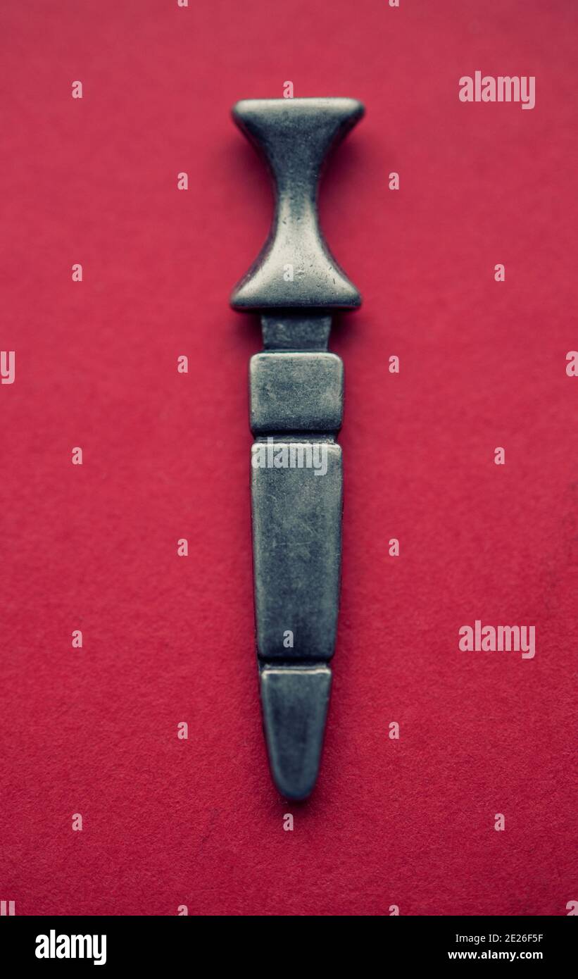 Cluedo Brettspiel Mord Waffe Stücke - Schraubenschlüssel Stockfotografie -  Alamy