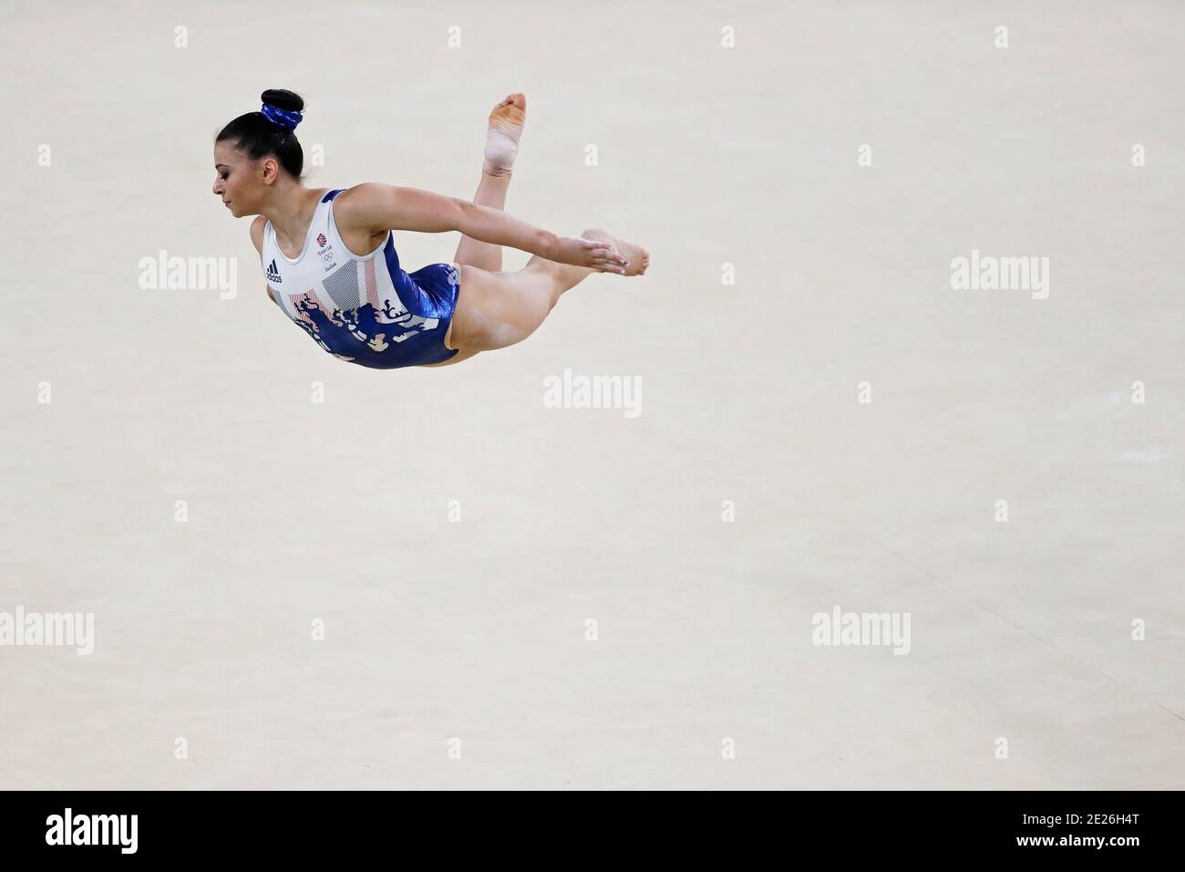 Claudia Fragapane bei den Olympischen Sommerspielen 2016 in Rio Kunstturnen. Athlet des Teams Großbritannien führt Training Boden Übung Stockfoto