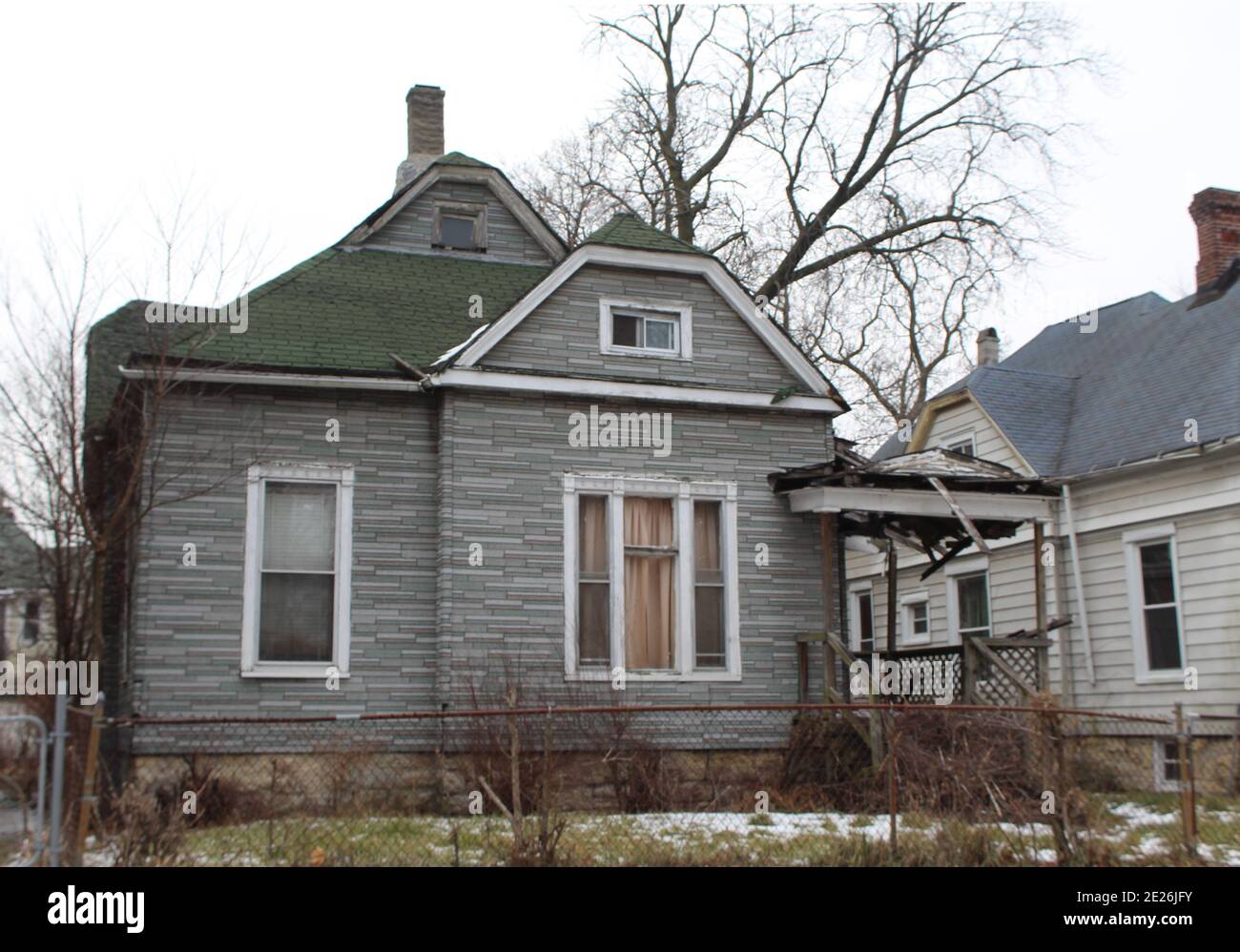 Verlassene Asphalt Backstein Haus in Chicago South Side Englewood Nachbarschaft Im Winter Stockfoto