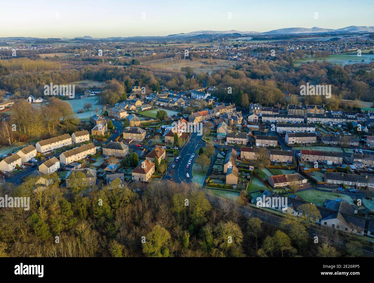 Luftaufnahme des Dorfes Mid Calder, West Lothian, Schottland Stockfoto