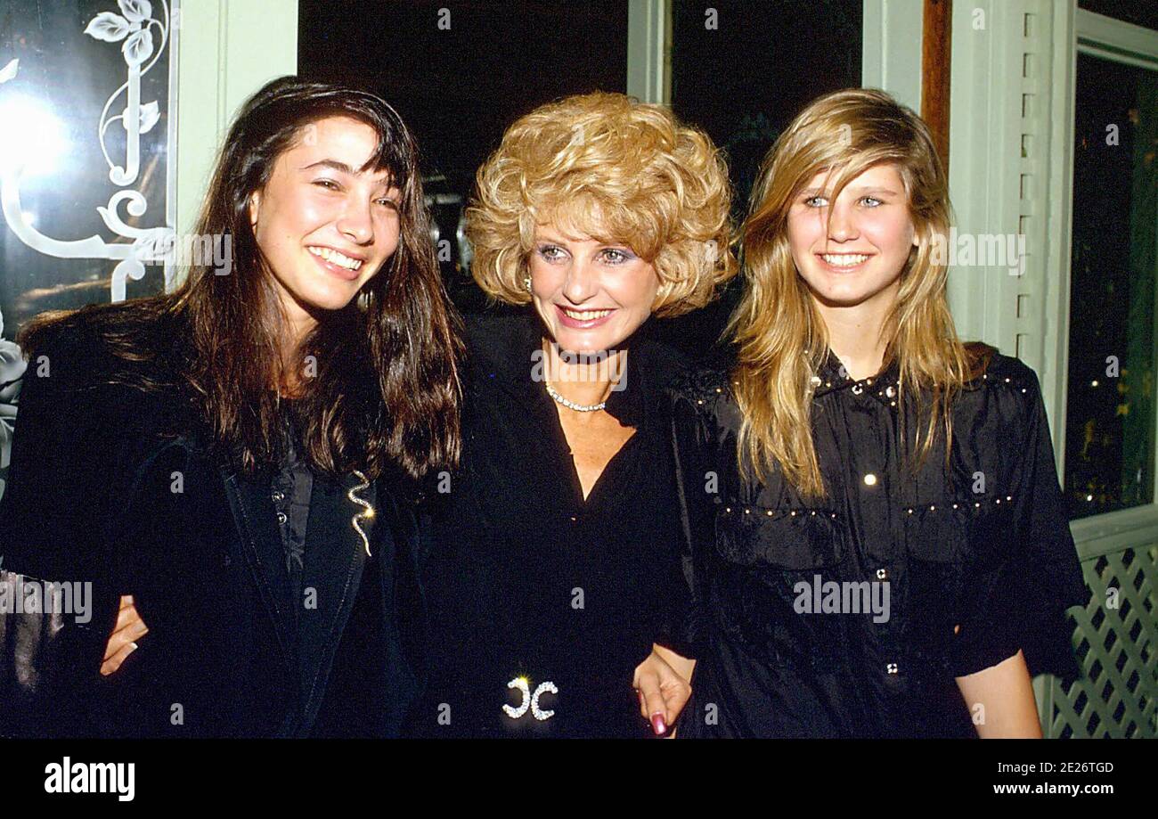 Katrina Bronson, Jill Ireland und Zuleika Bronson bei der Buchparty für