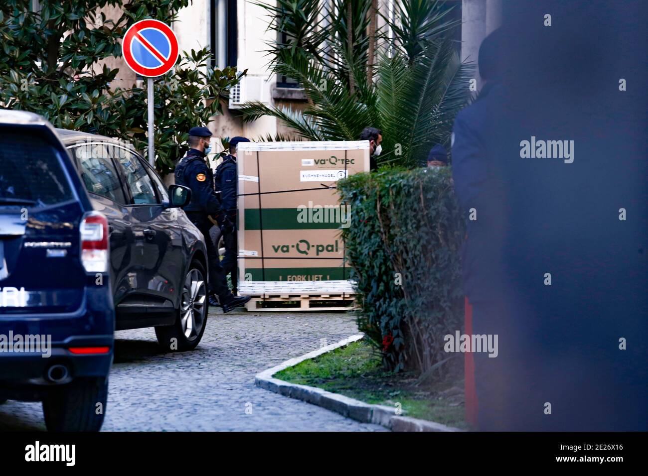 Roma, Istituto Superiore di Sanità: sono arrivate le prime 47 mila dosi dei vacini Moderna. Stockfoto