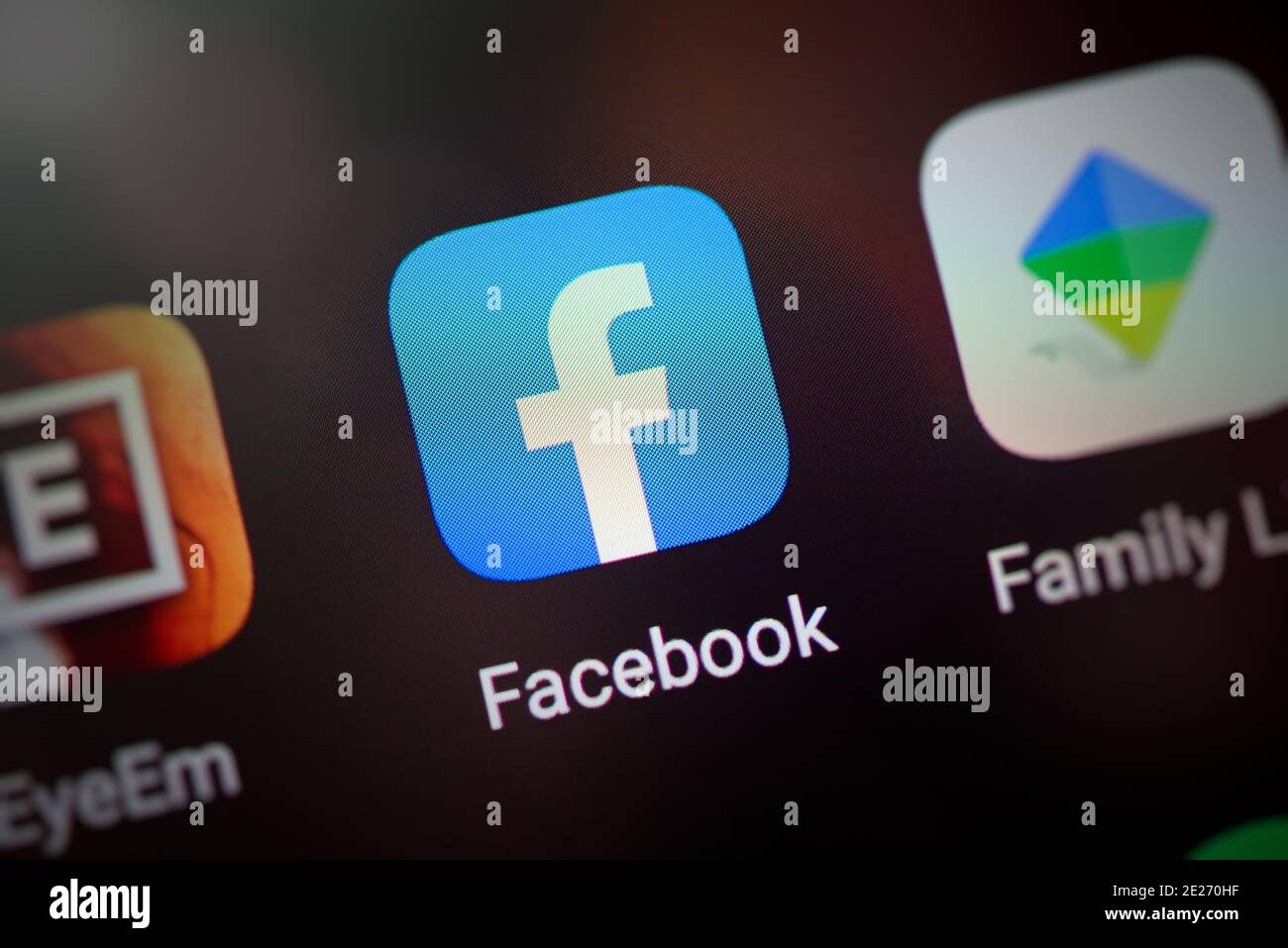 Wroclaw, Polen - NOV 30, 2020: Facebook ist die beliebteste Social-Media-Plattform, Facebook-Anwendung Symbol auf Android-System Stockfoto