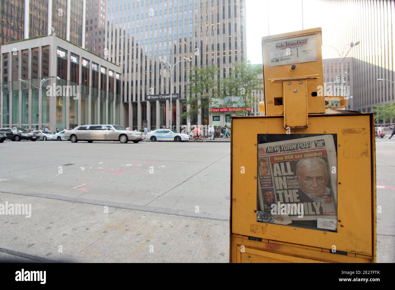 Außenansicht des Büroturms der „News Corp“ Corporation in der 1211Avenue of the Americas in New York, NY am 20. Juli 2011. Foto von Charles Guerin/ABACAPRESS.COM Stockfoto