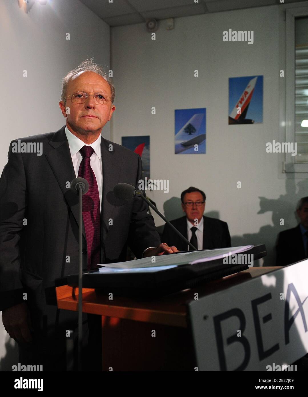 Der Direktor der BEA, der französischen Agentur für Unfälle in der Zivilluftfahrt, Jean-Paul Troadec, während einer Pressekonferenz am 29,2011. Juli in der französischen Ermittlungszentrale in Le Bourget bei Paris. Französische Ermittler weisen auf Pilotfehler während des Höhenstalls im Jahr 2009 hin, bei dem Air France alle 228 Menschen getötet hat. Foto von Mousse/ABACAPRESS.COM Stockfoto