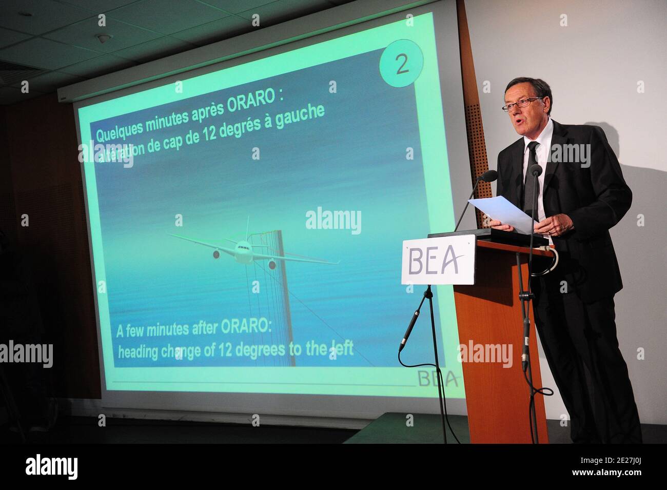 Alain Bouillard, Leiter der technischen Untersuchungen bei Unfällen in der Zivilluftfahrt, bei einer Pressekonferenz am 29,2011. Juli im französischen Ermittlungsbüro in Le Bourget bei Paris. Französische Ermittler weisen auf Pilotfehler während des Höhenstalls im Jahr 2009 hin, bei dem Air France alle 228 Menschen getötet hat. Foto von Mousse/ABACAPRESS.COM Stockfoto