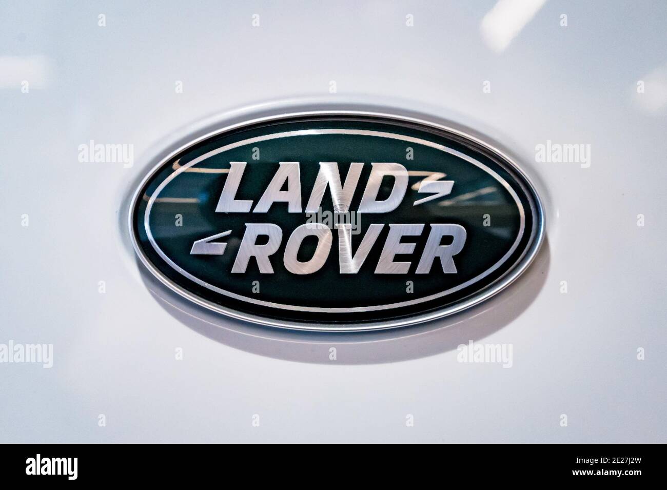 ROSTOV-ON-DON, RUSSLAND - CA. OKTOBER 2019: Land Rover Logo. Land Rover ist eine britische Marke für Allradantriebe, die ausschließlich Premium A anbietet Stockfoto