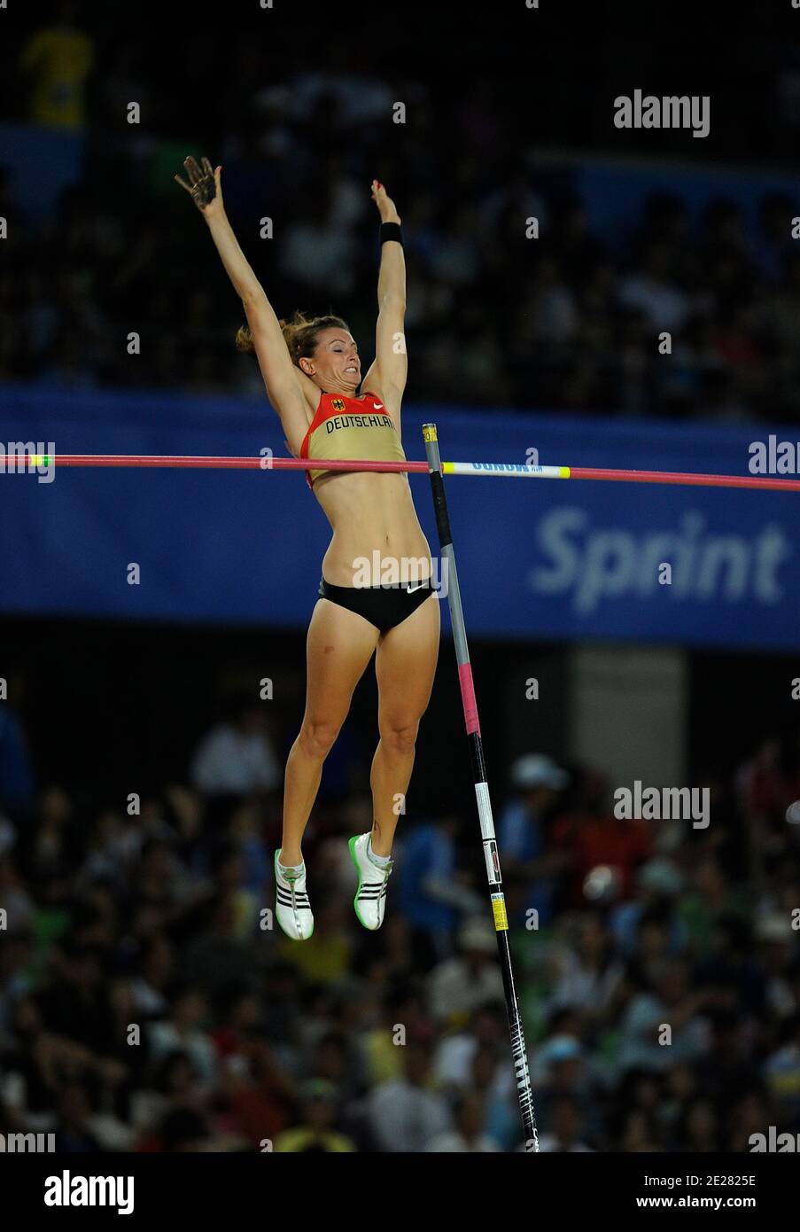 Kristina Gadschiew aus Deutschland tritt am 30. August 2011 im Daegu Stadium ON in Daegu, Südkorea, beim Polsprung-Finale der Frauen am vierten Tag der 13. IAAF Leichtathletik-Weltmeisterschaften an. Foto von Myunggu Han/ABACAPRESS.COM Stockfoto