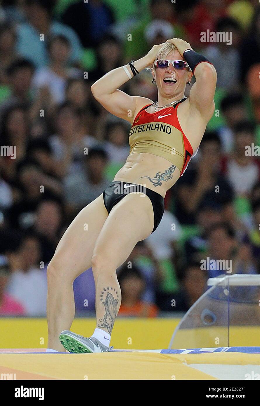 Martina Strutz aus Deutschland tritt am vierten Tag der 13. IAAF Leichtathletik-Weltmeisterschaften im Daegu Stadium ON in Daegu, Südkorea, am 30. August 2011 beim Damen-Stabhochsprung-Finale an. Foto von Myunggu Han/ABACAPRESS.COM Stockfoto