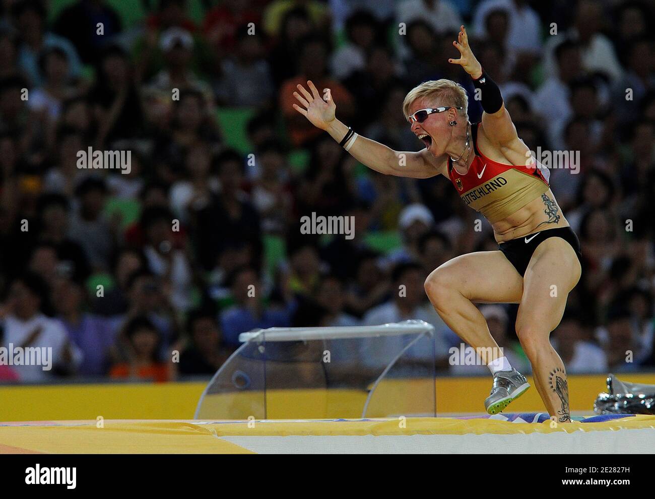 Martina Strutz aus Deutschland tritt am vierten Tag der 13. IAAF Leichtathletik-Weltmeisterschaften im Daegu Stadium ON in Daegu, Südkorea, am 30. August 2011 beim Damen-Stabhochsprung-Finale an. Foto von Myunggu Han/ABACAPRESS.COM Stockfoto