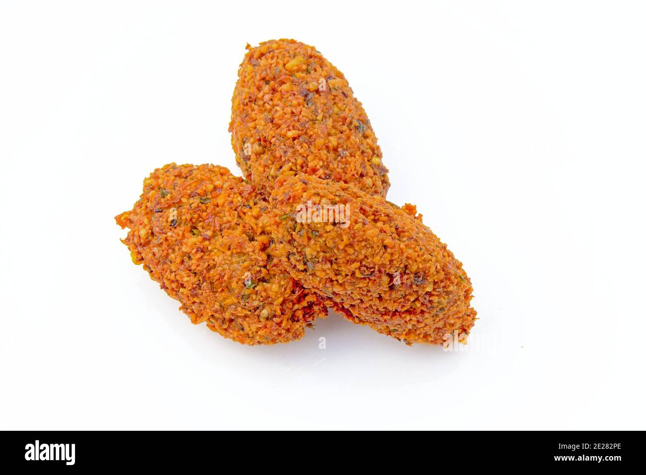 Drei Falafel Kugeln, isoliert auf weiß Stockfoto