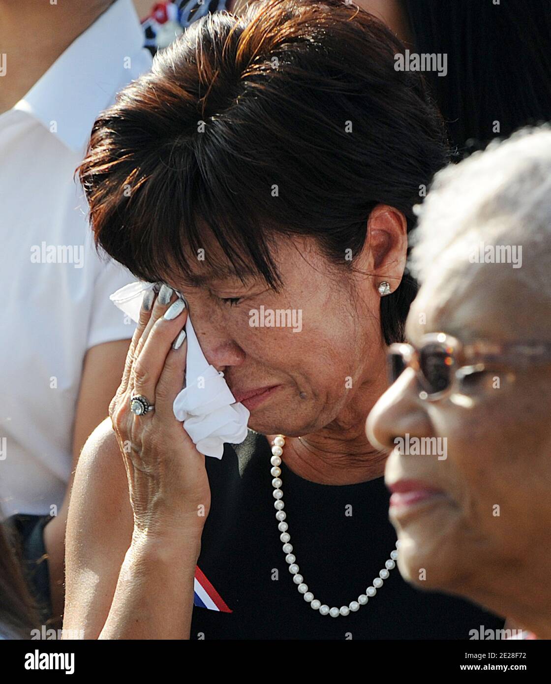 Menschen reagieren während des Gedenkens an den 10. Jahrestag der 9/11 2001 Terroranschläge auf das Pentagon am 11. September 2011 in Arlington, VA, USA. Foto von Olivier Douliery/ABACAPRESS.COM Stockfoto