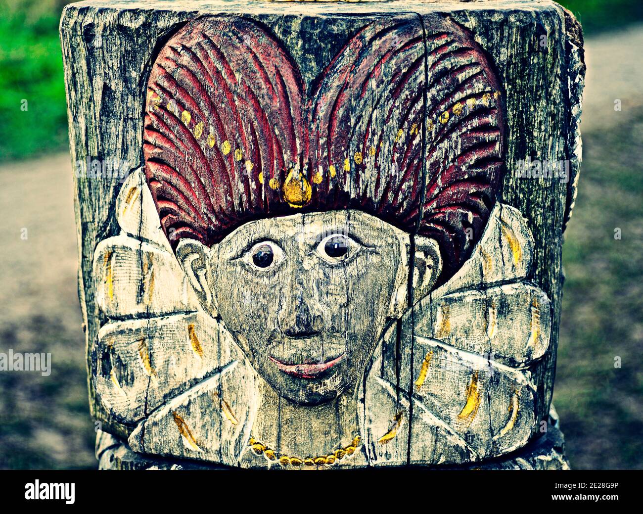 Hölzerne geschnitzte weibliche Figur Stockfoto